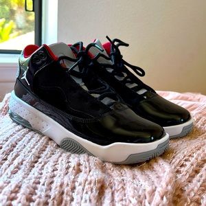 Jordan Max Aura 2 size 7 boys